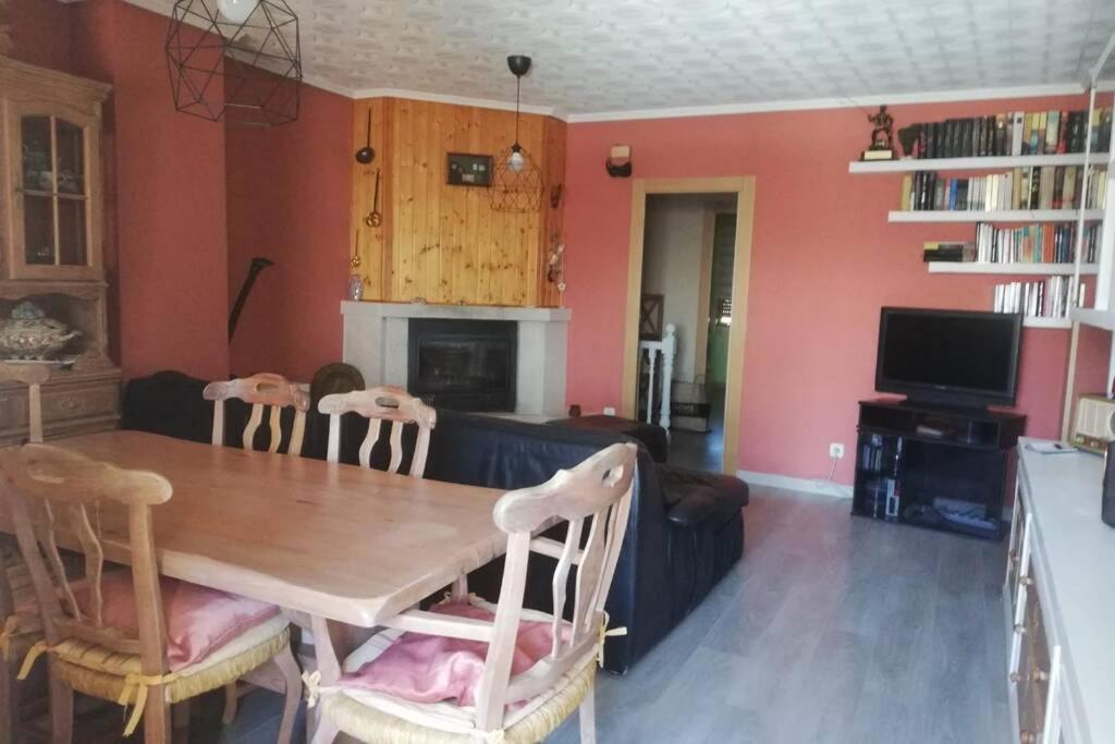 Casa Con Terraza/Confortable House With Terrace Aigues المظهر الخارجي الصورة